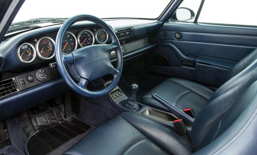Интерьер Porsche 911 Carrera 3.6 Coupe 1993 года  (фото 4 из 29)